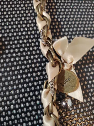 Collar lazo beige y dorado