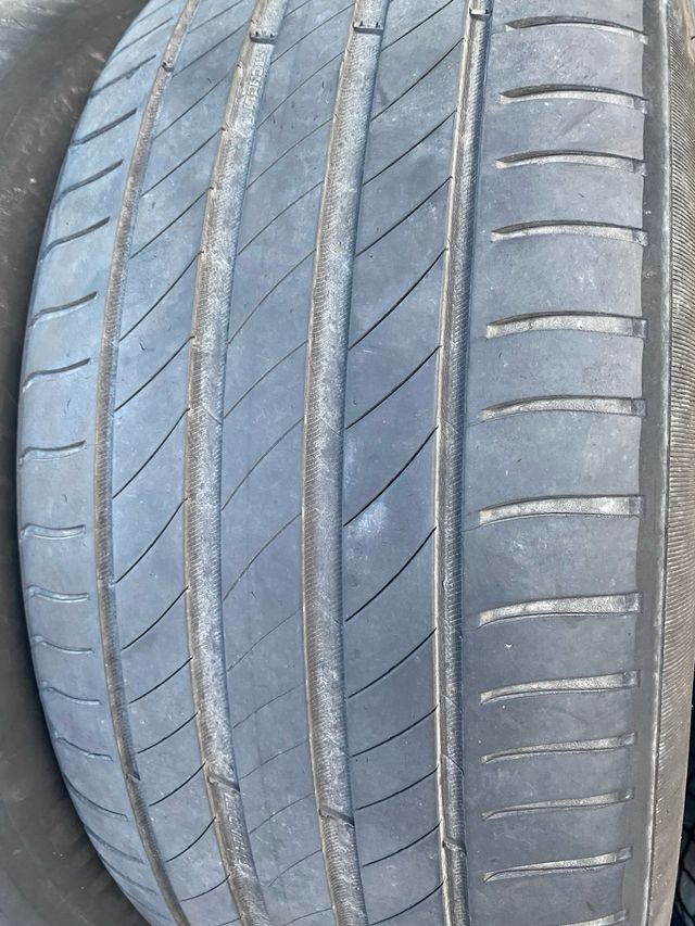 4 Neumáticos 225/55/17 pasan itv