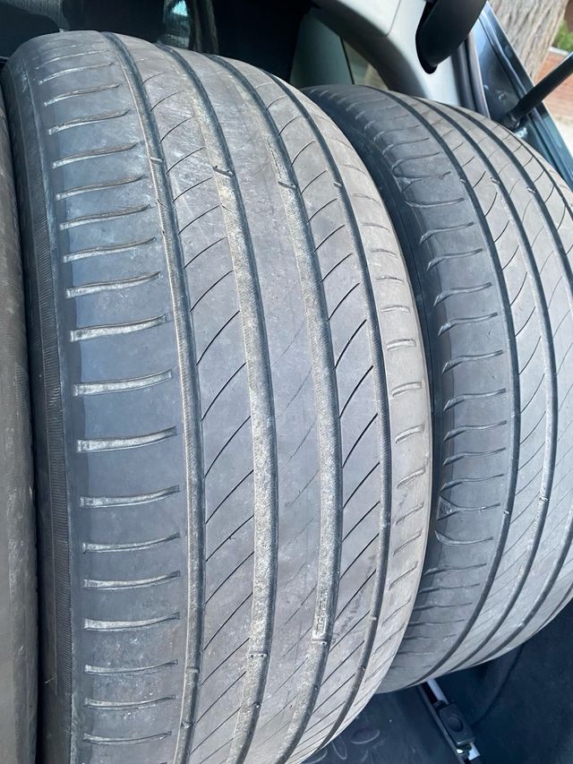 4 Neumáticos 225/55/17 pasan itv