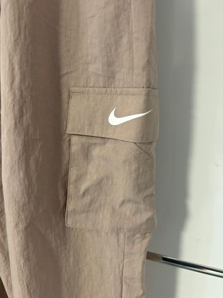 Pantalón Cargo Nike Essentials - Topo
