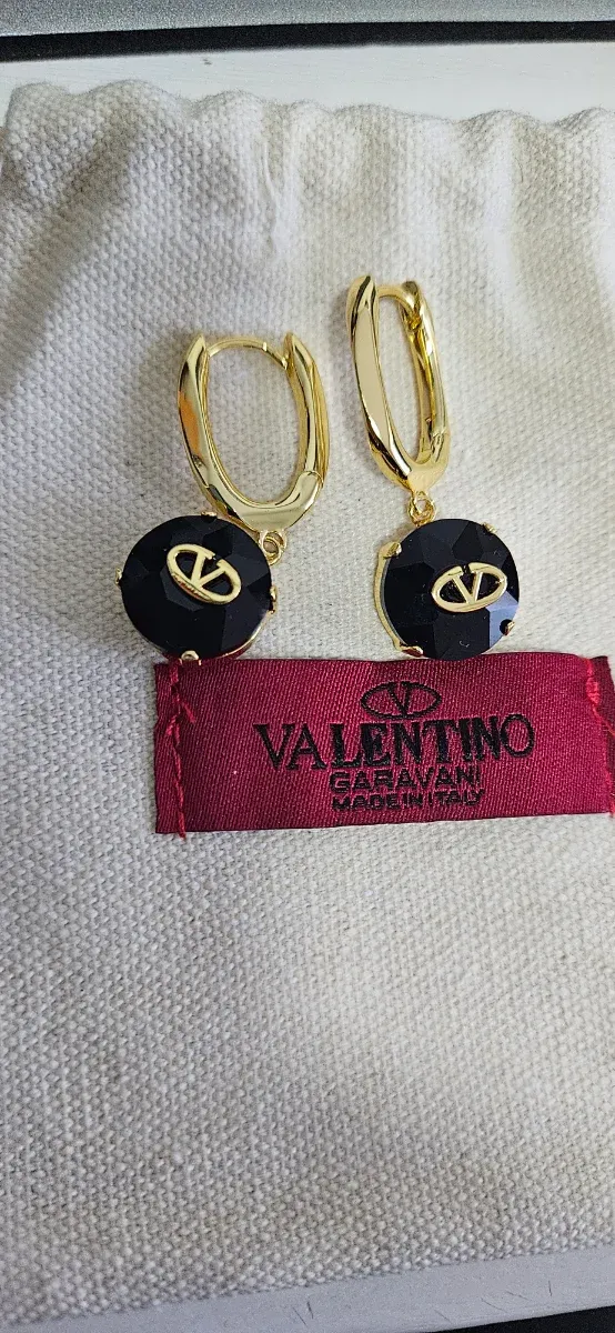 Pendientes Valentino Aro Negro y Dorado