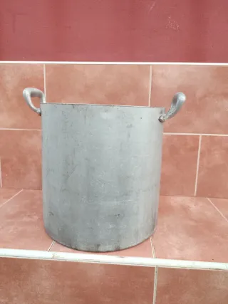 Olla grande de aluminio
