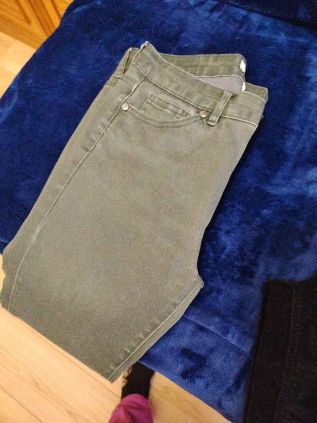 Pantalones verdes talla 36