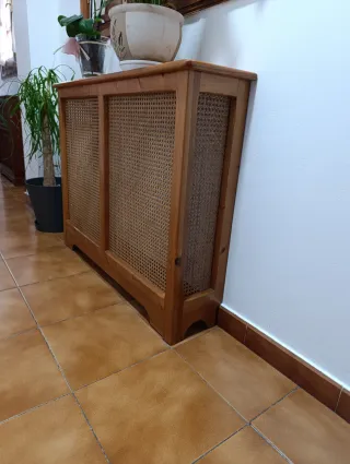 Cubre radiador de madera y rejilla