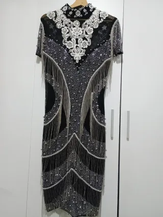 Vestido lentejuelas y flecos dorado negro