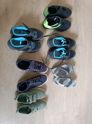 Zapatos niño tallas entre 31 ( Lefties) y 35 Decat