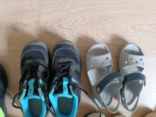 Zapatos niño tallas entre 31 ( Lefties) y 35 Decat