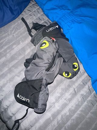 Mono de esquí y manoplas para niño