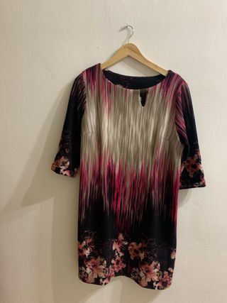 Vestido estampado floral y rayas