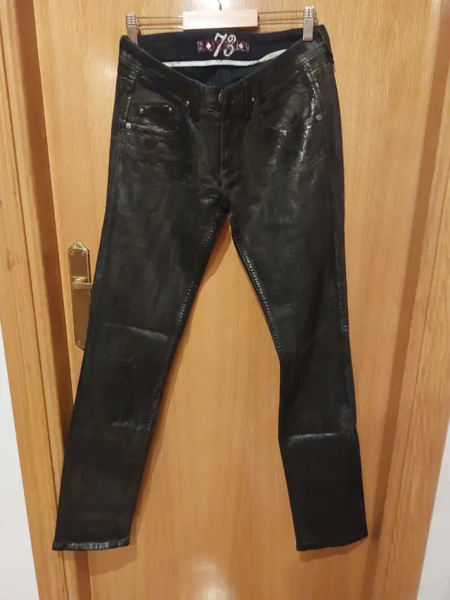 Pantalón negro efecto piel mujer