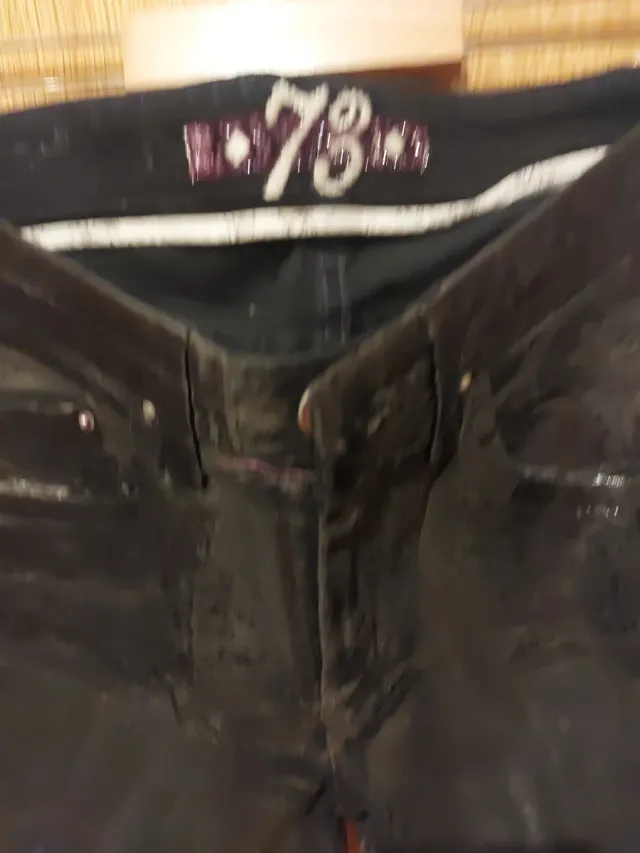 Pantalón negro efecto piel mujer