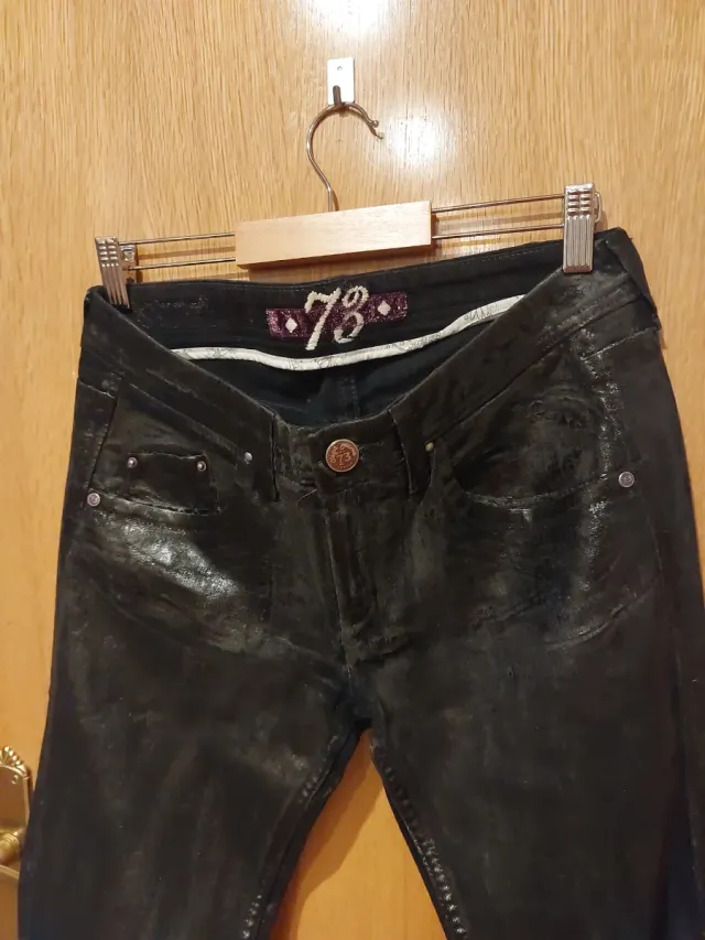 Pantalón negro efecto piel mujer