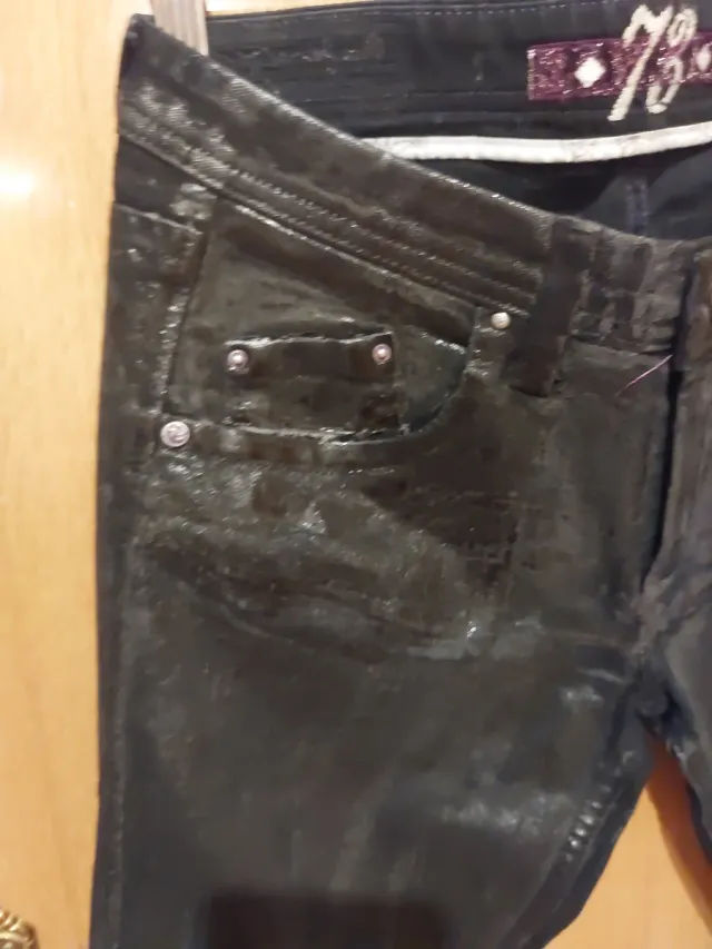 Pantalón negro efecto piel mujer
