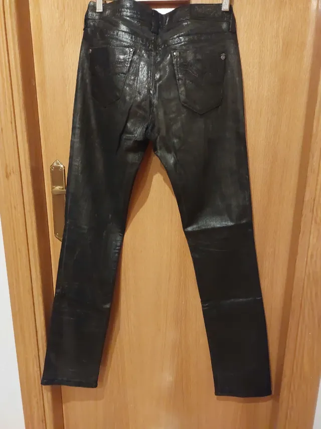 Pantalón negro efecto piel mujer