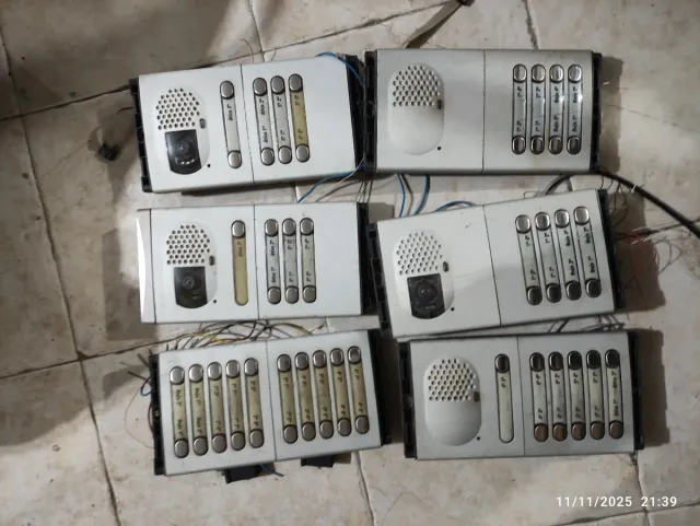 Lotto di targhe per videocitofono e portiere Golmar