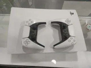 CHOLLO Consola PS5 Slim Sony con dos mandos