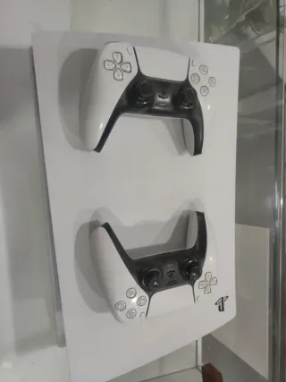 CHOLLO Consola PS5 Slim Sony con dos mandos