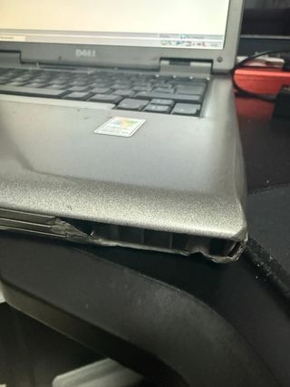 Portátil Dell Latitude D505 con Windows 2000 SP4