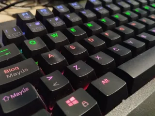 Teclado Mecánico Retroiluminado RGB