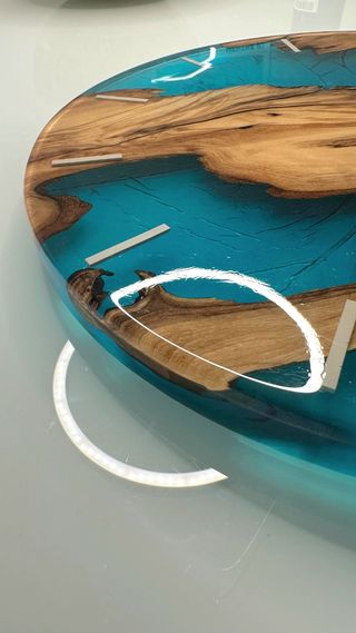 Orologio da parete in resina