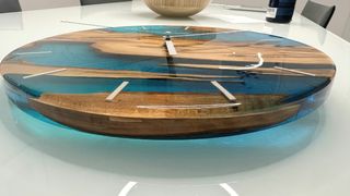 Orologio da parete in resina