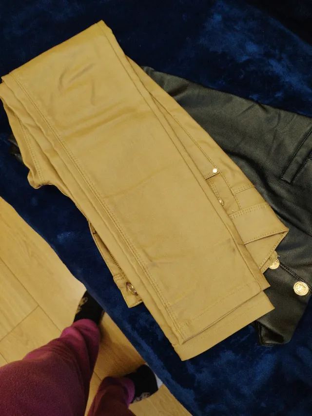 Lote 2 pantalones piel mujer beige y negro