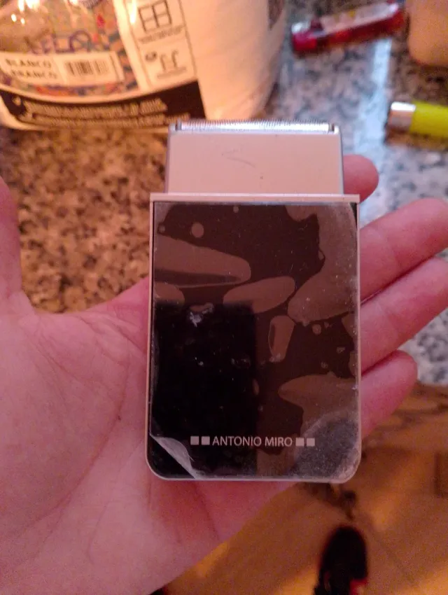 Maquinilla de afeitar Antonio Miro