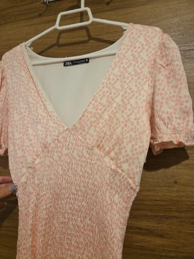 Vestido Zara floral rosa y beige