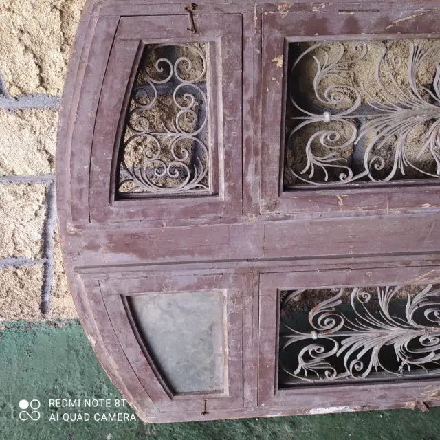 Puerta Antigua de tea con Forja