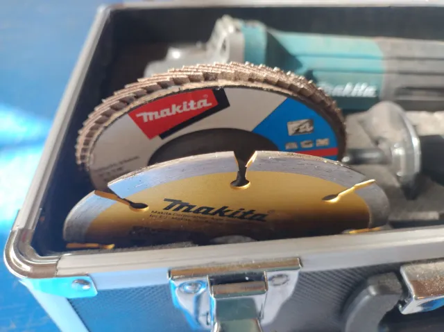 Amoladora Radial Makita 125 con Maletín