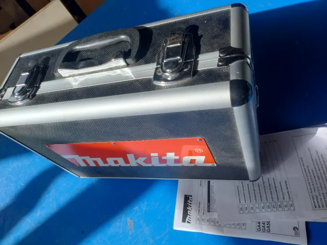 Amoladora Radial Makita 125 con Maletín