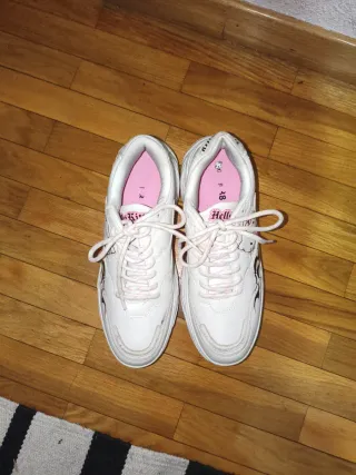 Zapatillas Hello Kitty x Bershka Plataforma