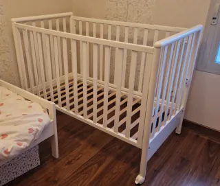 Cuna blanca para bebé