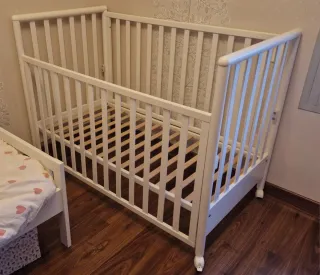 Cuna blanca para bebé