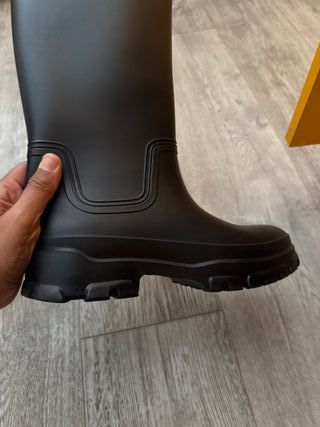 Botas altas negras hasta la rodilla