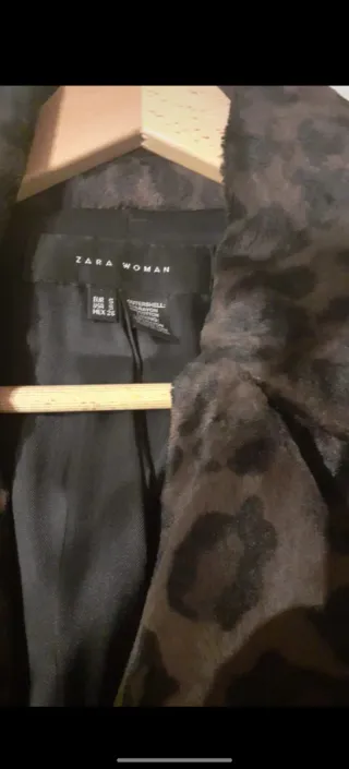 Abrigo ante Zara estampado leopardo
