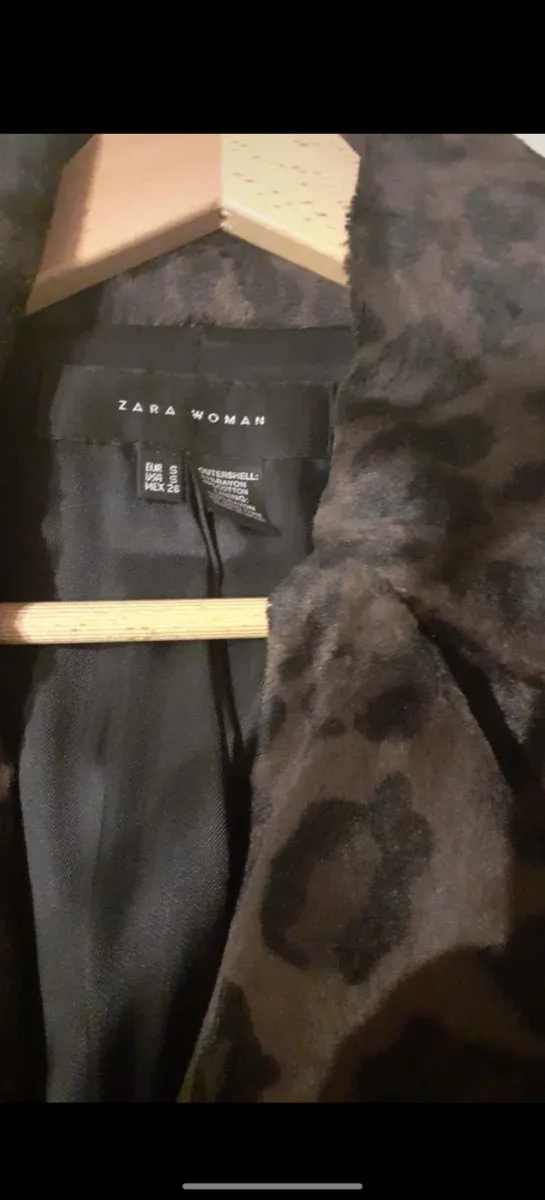 Abrigo ante Zara estampado leopardo