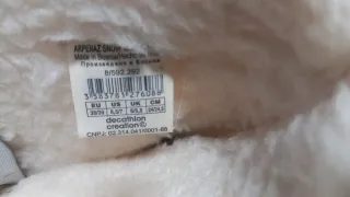 Botas de nieve beige y grises