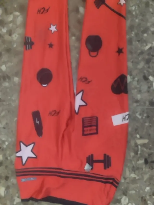 Mallas fitness rojas con estampado