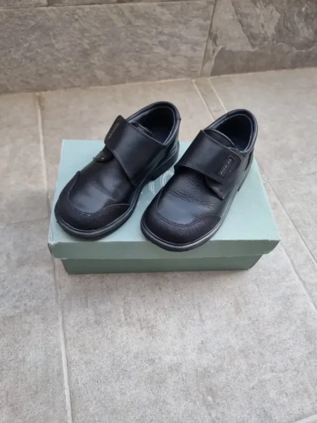 Zapatos escolares negros velcro