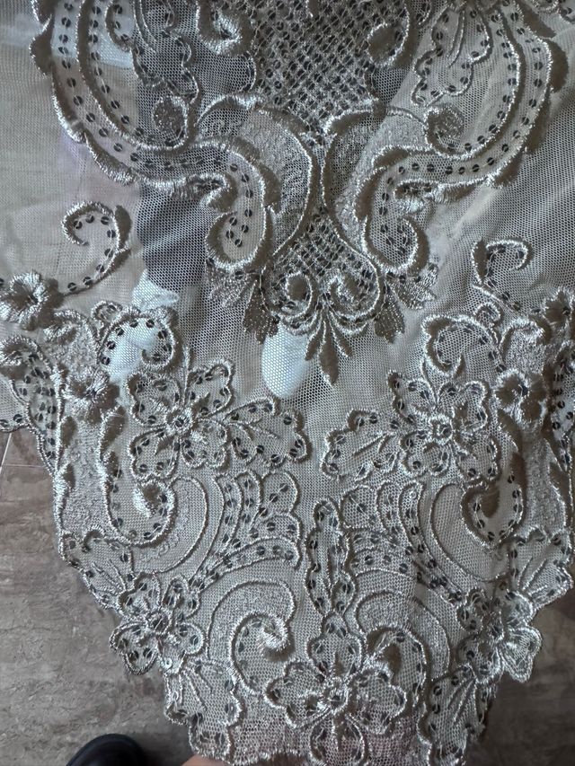 Manteletas y pico fallera beige y plata