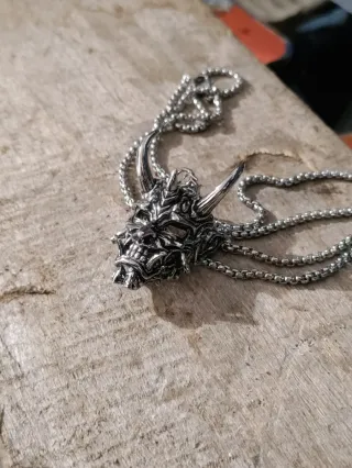 Collana con ciondolo maschera Oni