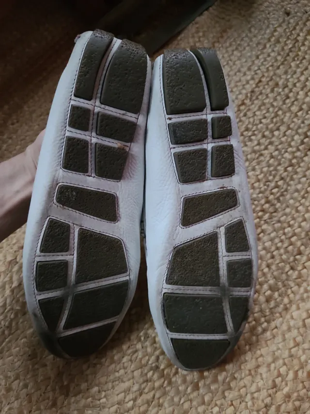 Zapatos blancos de piel