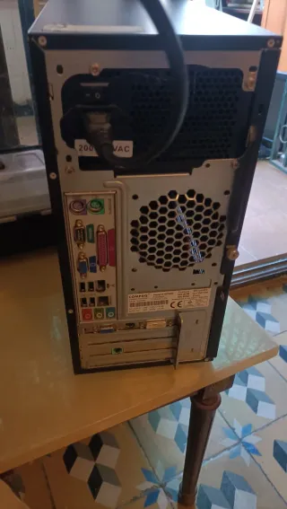 Torre PC sobremesa negra y gris