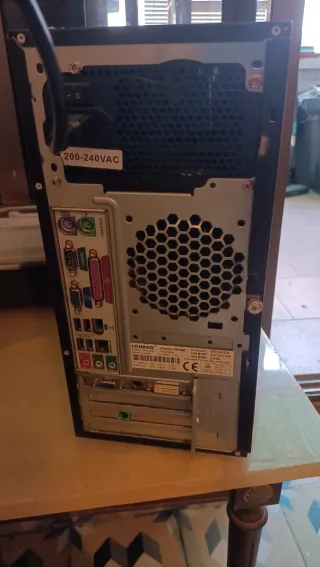 Torre PC sobremesa negra y gris