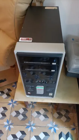 Torre PC sobremesa negra y gris