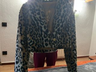 Chaqueta corta piel sintética leopardo