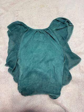 Camiseta turquesa con volantes