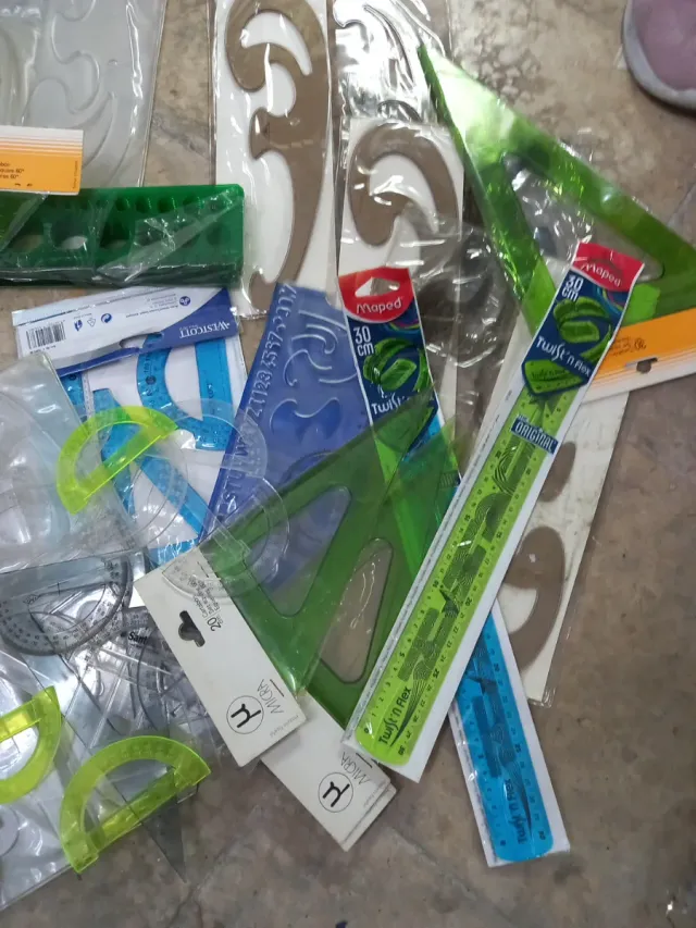 Lote de reglas de dibujo y plantillas