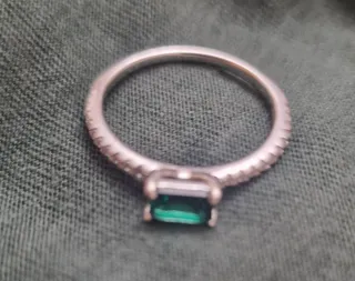 Anillo plata con piedra verde esmeralda